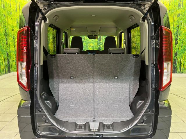 ���i�̂���������ʋ΁A���}���ɏ\���ȉ׎��X�y�[�X���m�ۂ��Ă���܂��B�Z�J���h�V�[�g��|���ƁA�傫�ȉו��̐ύڂ��\�ł���