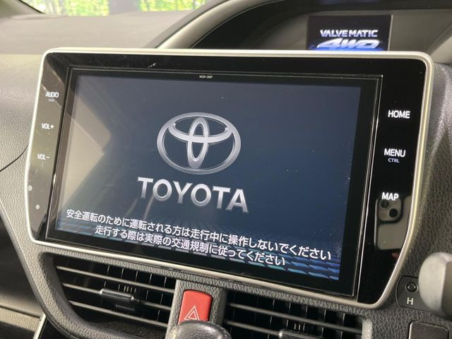 【純正ナビ】人気の純正10インチナビを装備。オーディオ機能も充実しており、Bluetooth接続すればお持ちのスマホやMP3プレイヤーの音楽を再生可能!毎日の運転がさらに楽しくなります!!