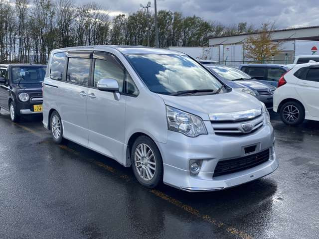 当店は年中無休となっております。営業時間は10:00〜19:00です。