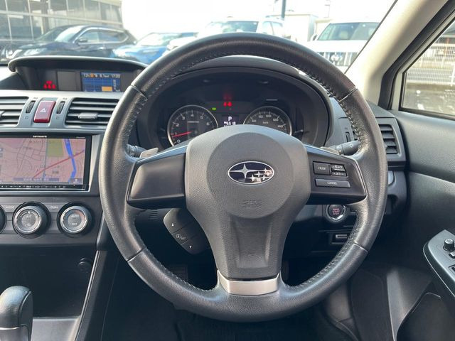 �y�����v�����X�e�A�����O�z�㎿�Ȋv���g�p���邱�ƂŁA��ɂ����������݂ƂĂ��^�]���₷���n���h���ł���