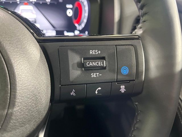 【プロパイロット】高速道路での長距離走行が楽に!!渋滞時と巡回走行のシーンで、アクセル・ブレーキ・ステアリングを自動で制御し、長距離運転の負担を軽減してくれます♪