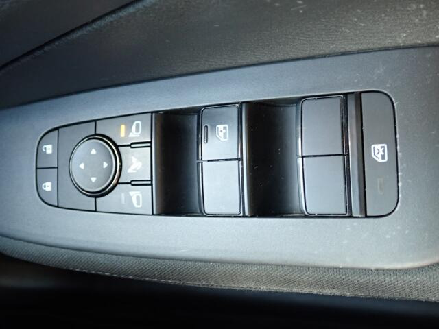 �d���i�[���h�A�~���[�E�p���[�E�B���h�E�������Ă��܂��B