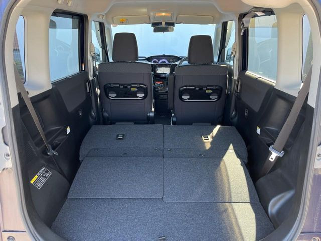 普段のお買い物や通勤、送迎等に十分な荷室スペースを確保しております。セカンドシートを倒すと、大きな荷物の積載も可能です♪
