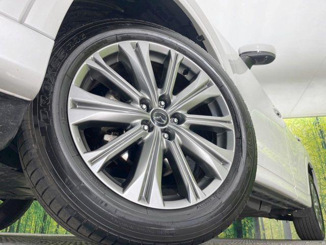 【純正アルミホイール】外観にマッチした純正アルミホイールを装着しております。各種社外アルミホイールや、スタッドレスタイヤも取扱いしております。是非ご相談ください♪