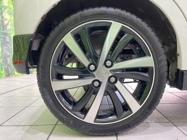 �y����16�C���`�A���~�z�C�[���z�O�ςɃ}�b�`���������A���~�z�C�[���𑕒����Ă���܂��B�e��ЊO�A���~�z�C�[����A�X�^�b�h���X�^�C�����戵�����Ă���܂��B���񂲑��k����������