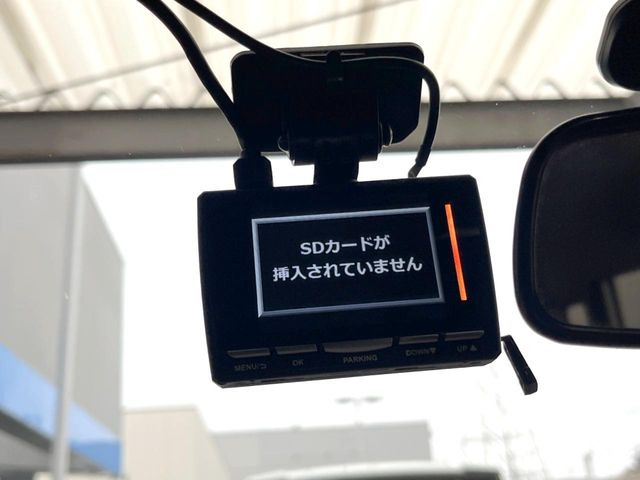 【ドライブレコーダー】安心・安全なカーライフに必須のドライブレコーダーを装備!走行中はもちろん、あおり運転や事故に遭遇した際の状況も映像で記録し、万一のリスクに備えます。