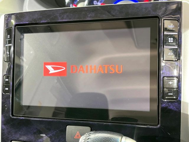 �y8�^�����i�r�z�l�C�̑��ʏ����i�r�𑕔��B�I�[�f�B�I�@�\���[�����Ă���ABluetooth�ڑ�����΂������̃X�}�z��MP3�v���C���[�̉��y���Đ��\!�����̉^�]������Ɋy�����Ȃ�܂�!!