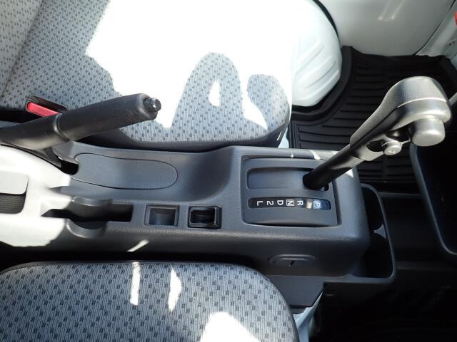 シフトノブはスレがなく、きれいな状態です。いつでも触れる部分がきれいだと大切に乗られていたことが分かりますよ。