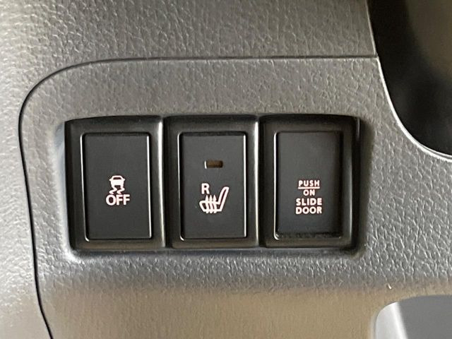 【運転席シートヒーター】運転席にはシートヒーターを装備。季節を問わず快適にドライブできます。