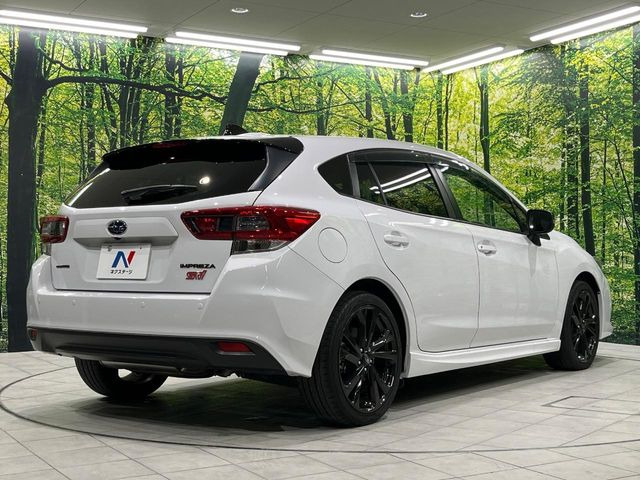 ☆全国のネクステージからお取り寄せが可能※!遠方の店舗に展示してあるクルマが気になる場合も、最寄りの店舗でご覧いただくことが可能です!是非私たちに要望をお聞かせください!※別途費用