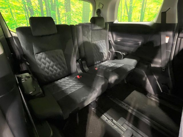 3列目シートはもちろん状態良好☆大人でもゆったりと座って頂けますので、大人数でのお出かけもラクラクです♪ご家族で、気の知れた仲間で、ドライブに行くのが楽しみですね♪