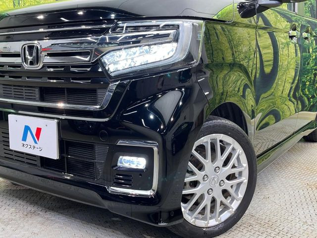 【シーケンシャルターンランプ付きLEDヘッドライト】人気の『流れるウィンカー』付きのLEDヘッドライトを装備♪高級感はもちろん、点灯時は存在感たっぷりで他車からも認識されやすく安心です。