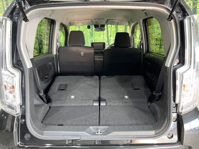 ���i�̂���������ʋ΁A���}���ɏ\���ȉ׎��X�y�[�X���m�ۂ��Ă���܂��B�Z�J���h�V�[�g��|���ƁA�傫�ȉו��̐ύڂ��\�ł���