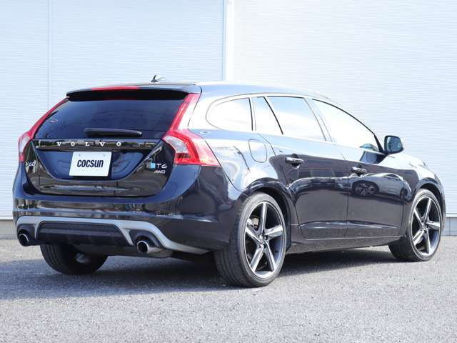 エンジンオイルはフランスのMOTUL(モチュール)を使用しています。新旧ボルボ各モデルに適合する異なる粘度のオイルをご用意しています。