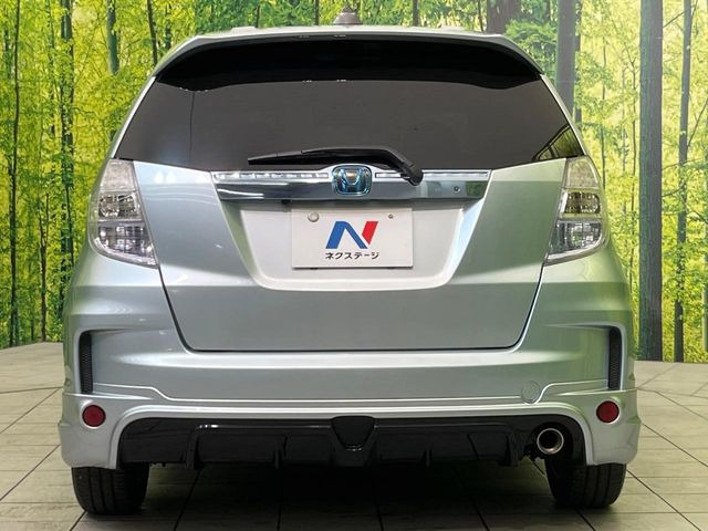 安心の最長10年・走行無制限保証(有償)をご用意。保証内容も充実はもちろん、無料点検&オイル交換や、年中無休の全国・24時間ロードサービスも付帯されておりますのでご安心下さい。