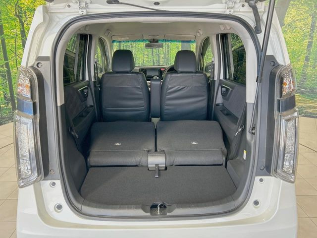 ���i�̂���������ʋ΁A���}���ɏ\���ȉ׎��X�y�[�X���m�ۂ��Ă���܂��B�Z�J���h�V�[�g��|���ƁA�傫�ȉו��̐ύڂ��\�ł���