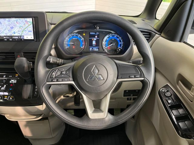 ステアリングも使用感が少なく、きれいな状態となっております♪