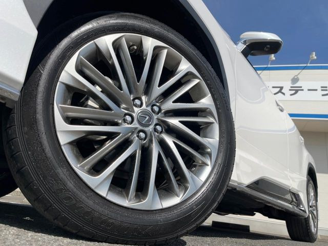 �y����20�C���`�A���~�z�C�[���z�O�ςɃ}�b�`���������A���~�z�C�[���𑕒����Ă���܂��B�e��ЊO�A���~�z�C�[����A�X�^�b�h���X�^�C�����戵�����Ă���܂��B���񂲑��k����������