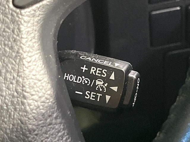 【レーダークルーズコントロール】高速道路での長距離走行が楽に!!自動で速度を保つクルーズコントロールが、衝突軽減システムと連携し、前方の車両を感知して車間を保つように速度調節してくれます!!