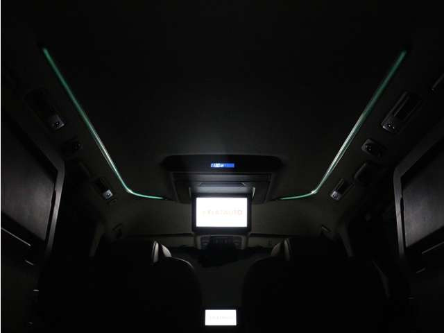 夜間に室内を照らしてくれるルームライトです