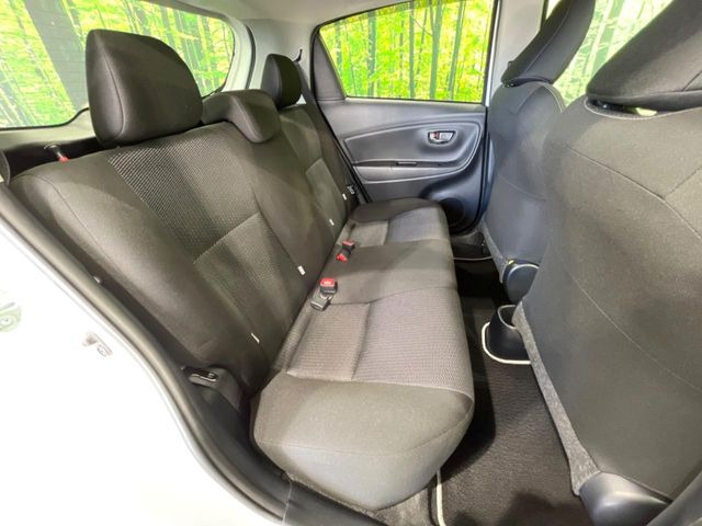 後部座席も気になるようなキズ・汚れやへたり等、大きなダメージはなく、良好な状態です。