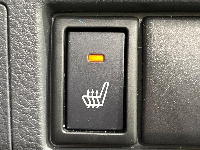 【シートヒーター】寒い日に重宝するシートヒーター!エアコンより早く温まってくれるので寒がりの人も安心ですね♪エアコンの温風は乾燥するから苦手、という方にもをおすすめです。