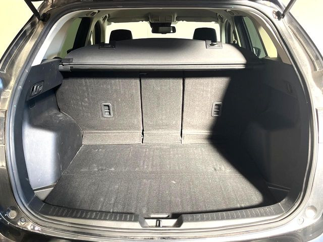 普段のお買い物や通勤、送迎等に十分な荷室スペースを確保しております。