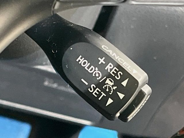 【レーダークルーズコントロール】高速道路での長距離走行が楽に!!自動で速度を保つクルーズコントロールが、衝突軽減システムと連携し、前方の車両を感知して車間を保つように速度調節してくれます!!