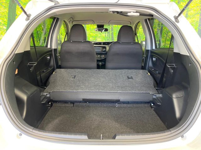 普段のお買い物や通勤、送迎等に十分な荷室スペースを確保しております。セカンドシートを倒すと、大きな荷物の積載も可能です♪