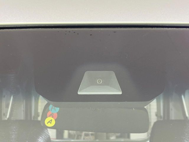 �y�z���_�Z���V���O�z���s���ɑO���̎ԗ�����F�����A�Փ˂������Ȏ��͌x��ƃu���[�L�ŏՓˉ���Ɣ�Q�y�����A�V�X�g�B�����S�Ƀh���C�u�����y���݂��������܂��B