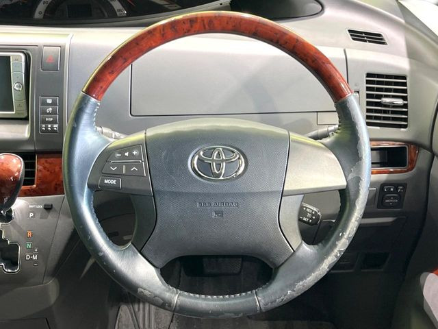 ステアリングも使用感が少なく、きれいな状態となっております♪