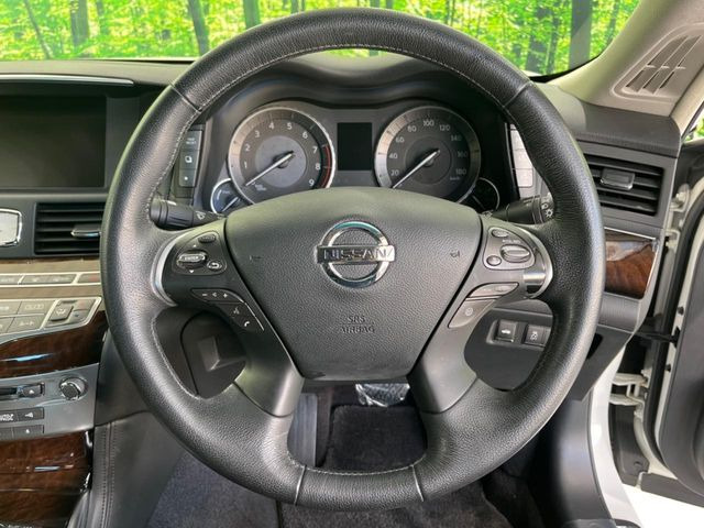 【ステアリングスイッチ】運転中、前方から目線をそらすことなく、オーディオ等の操作が可能な便利機能!安心&快適なドライブを演出してくれます♪