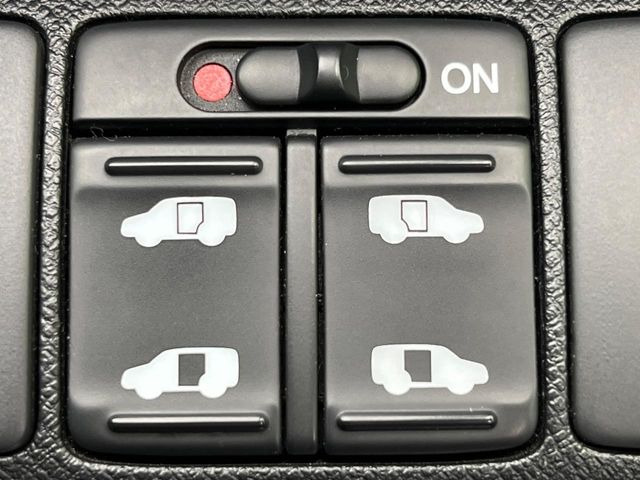 �y�����X���C�h�h�A�z���ԏ�ŗׂ̎ԂƂ̊Ԋu���������ɂ������A�X���C�h�h�A�Ȃ���S!�h�A�I�[�v������������炸�A�J�������L���̂ŏ��~�肪�Ƃ��Ă��ȒP�ł��B�傫�ȉו��̏o���������Ȃ���\��