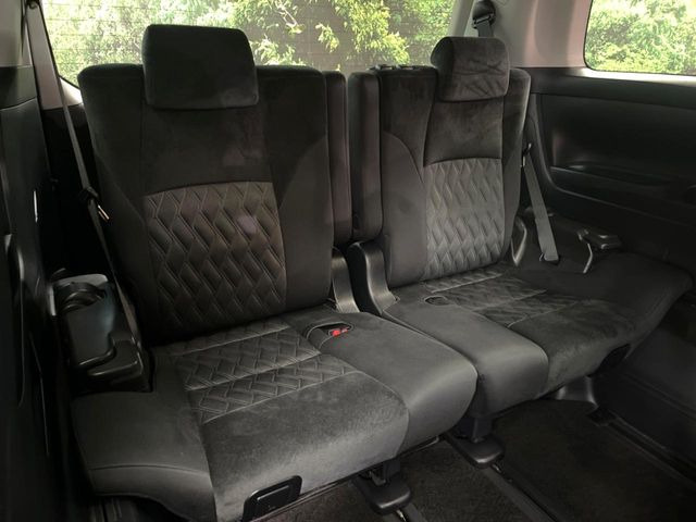 3列目シートはもちろん状態良好☆大人でもゆったりと座って頂けますので、大人数でのお出かけもラクラクです♪ご家族で、気の知れた仲間で、ドライブに行くのが楽しみですね♪
