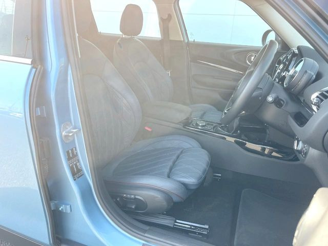 ●レザーシート:高級感漂うレザーシートは、使用感も少なく良好なコンディションを保っております!その他、気になる箇所がございましたらお気軽にお問合せ下さい!