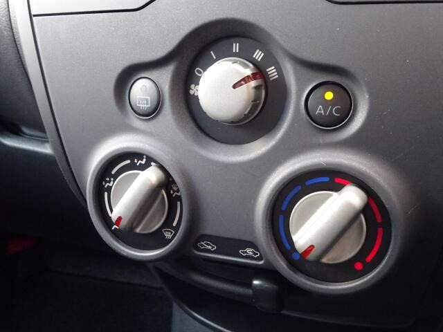 �C���e���A