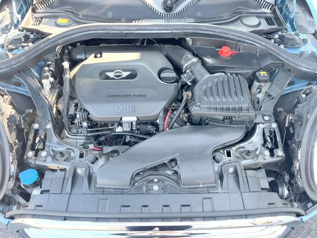 ●当店では、各メーカーの専用診断テスターを導入。国家資格を持つテクニカルスタッフも常駐しておりますので、万が一の際にも安心してご利用いただけます。