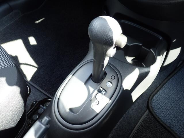 シフトノブはスレがなく、きれいな状態です。いつでも触れる部分がきれいだと大切に乗られていたことが分かりますよ。