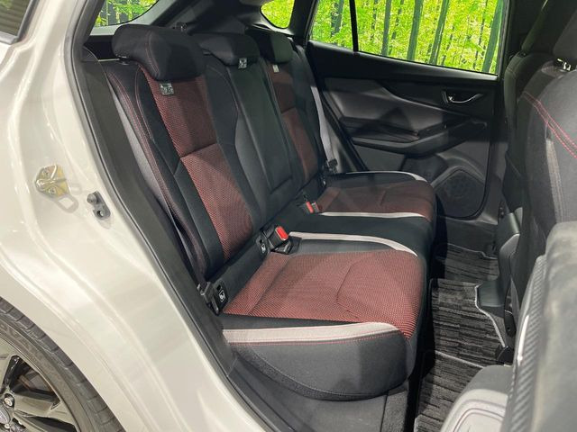 後部座席も気になるようなキズ・汚れやへたり等、大きなダメージはなく、良好な状態です。