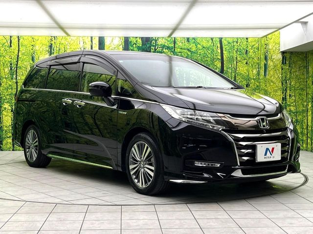 高透明度のガラス皮膜で撥水はもちろん、上質なツヤ・光沢を実現。紫外線や酸性雨から大切な愛車を保護し、色あせ・劣化を防止。「弾スプラッシュコート」、「弾プリミッサコート」からお選びいただけます。