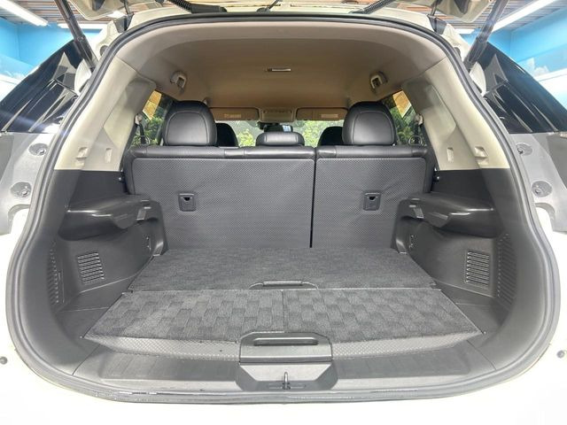 積み下ろしのしやすいデッキにはたっぷりと荷物を積み込んでいただけます。遊びから仕事まで、様々なシーンで頼れます♪