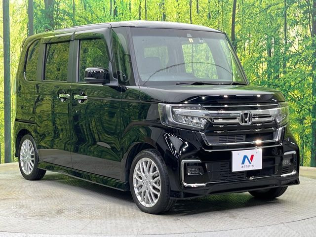 高透明度のガラス皮膜で撥水はもちろん、上質なツヤ・光沢を実現。紫外線や酸性雨から大切な愛車を保護し、色あせ・劣化を防止。「弾スプラッシュコート」、「弾プリミッサコート」からお選びいただけます。