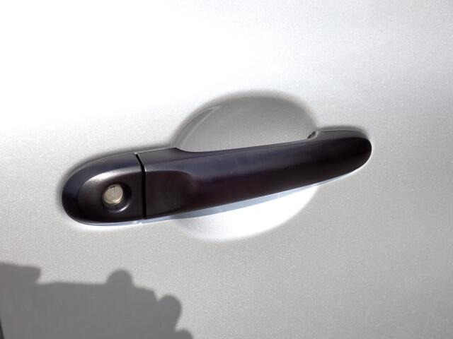 オリックス認定中古車は納車前点検時、エンジンオイル、オイルエレメント、エアコンフィルター、ワイパーゴムを交換してご納車致します。