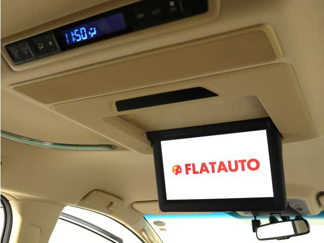 【電動後席モニター】JBLサウンド専用!電動開閉後席フリップダウンモニターです。5.1chサウンド対応、17スピーカーの専用音響システムとなり、人気の装備になります。