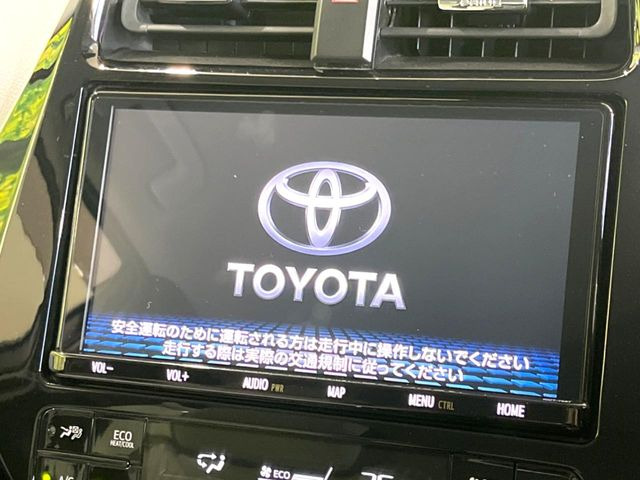 【純正9型ナビ】人気の純正ナビを装備しております。ナビの使いやすさはもちろん、オーディオ機能も充実!キャンプや旅行はもちろん、通勤や買い物など普段のドライブも楽しくなるはず♪