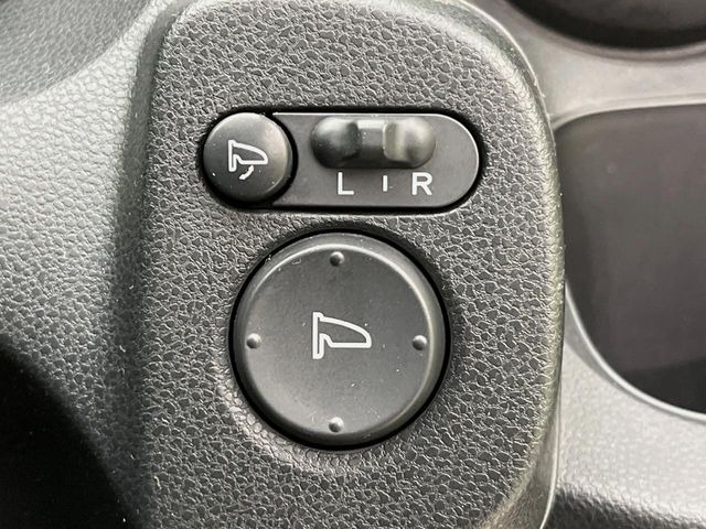 �y�d���i�[�~���[�z�T�C�h�~���[�͓d���i�[���ƂȂ��Ă���A�������ԏ�ł��L�Y�������X�N��}�����܂��B