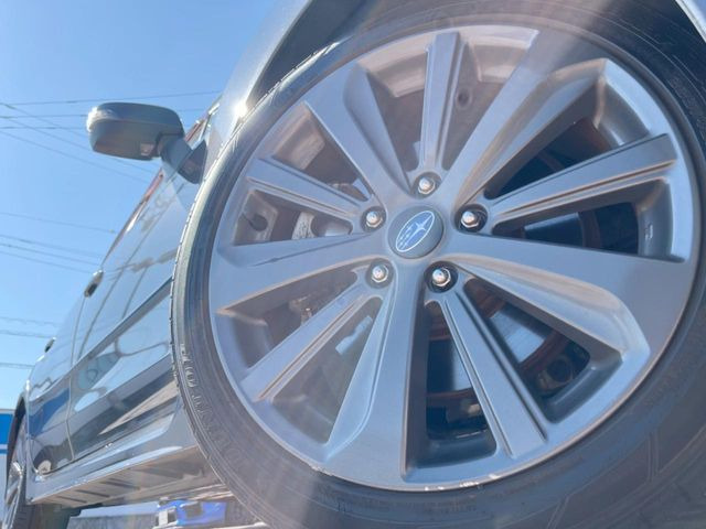 �y����18�C���`�A���~�z�C�[���z�f�U�C�����̍��������A���~�z�C�[���𑕒����Ă���܂��B�e��ЊO�A���~�z�C�[����A�X�^�b�h���X�^�C�����戵�����Ă���܂��B���񂲑��k����������