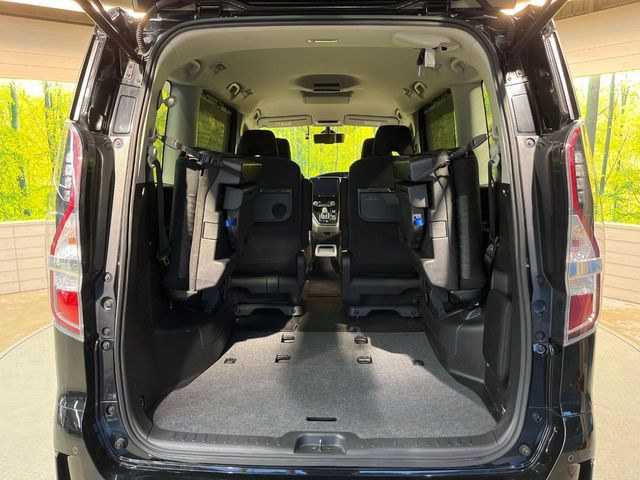 ���i�̂���������ʋ΁A���}���ɏ\���ȉ׎��X�y�[�X���m�ۂ��Ă���܂��B�Z�J���h�V�[�g��|���ƁA�傫�ȉו��̐ύڂ��\�ł���