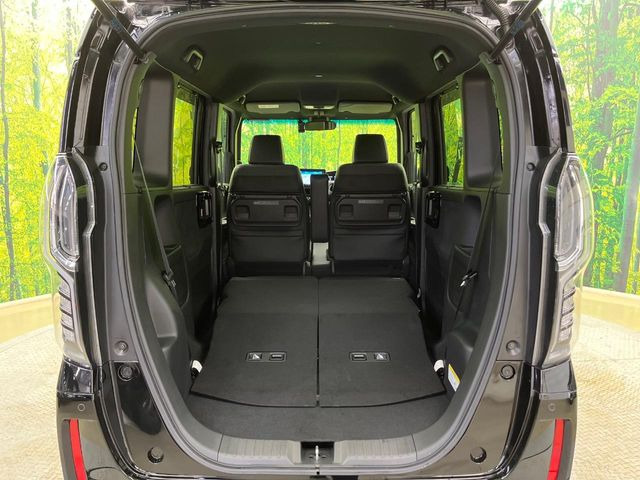 後席を格納すると、これだけの広さが!シーンに合わせたシートアレンジで、大きな荷物も積むことが出来ます♪