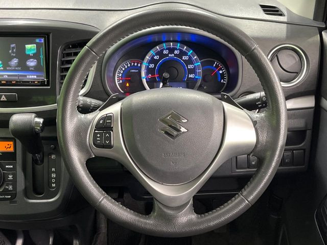 �y���������C���`�A���~�z�C�[���z�O�ςɃ}�b�`���������A���~�z�C�[���𑕒����Ă���܂��B�e��ЊO�A���~�z�C�[����A�X�^�b�h���X�^�C�����戵�����Ă���܂��B���񂲑��k����������